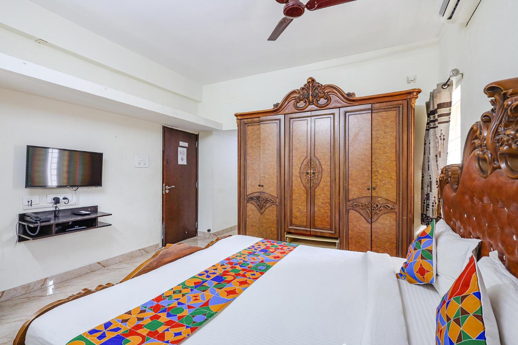 Hotel Fabexpress Fen Breeze Siruseri Esterno foto